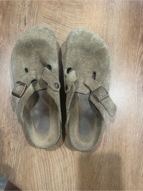 Birkenstock Kids Suede Clog Sandals in Olive